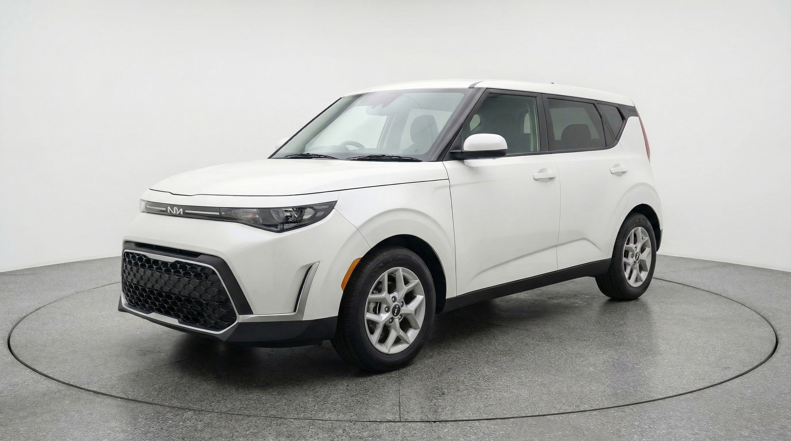 Used 2025 Kia Soul LX w/ LX Technology Package FWD image 3