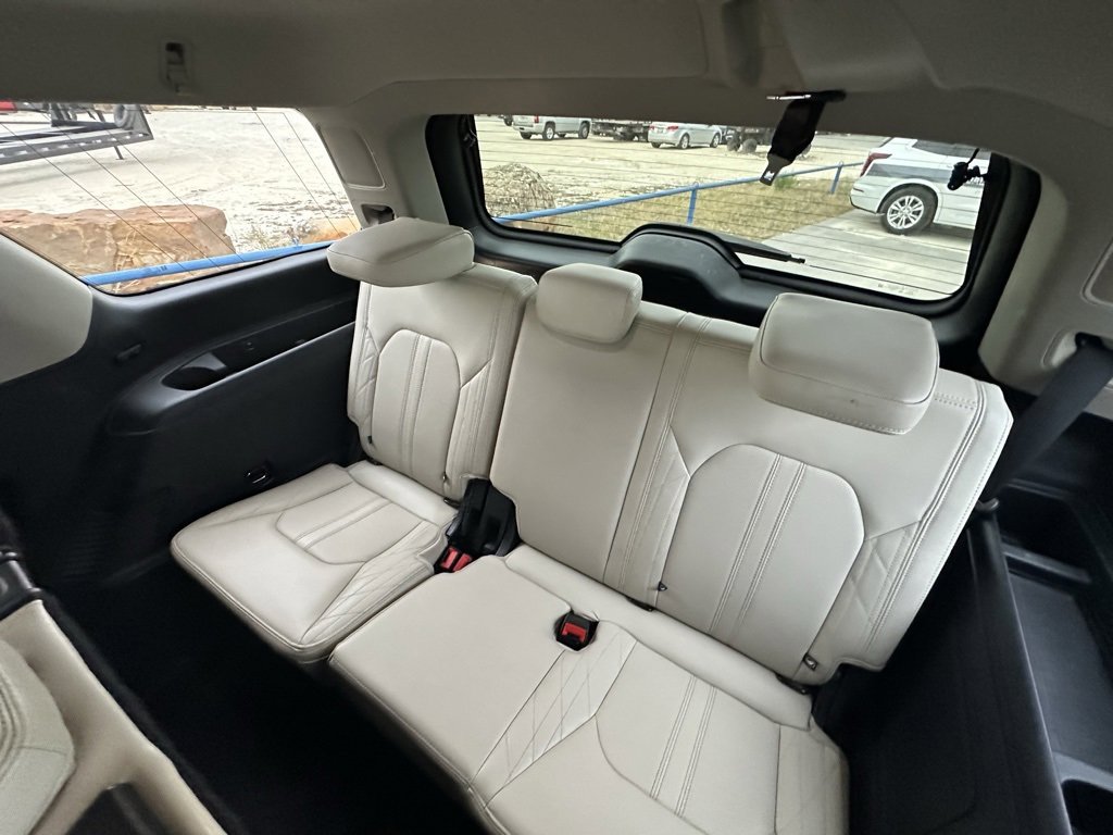 Used 2019 Ford Expedition Platinum image 17