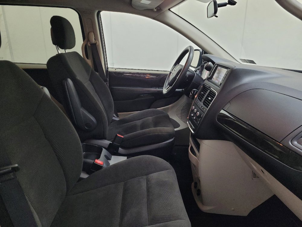 Used 2018 Dodge Grand Caravan SE FWD image 21