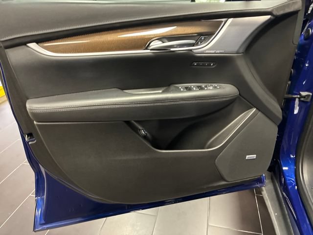 Certified 2024 Cadillac XT5 Sportv w/ Platinum Package AWD/4WD image 10