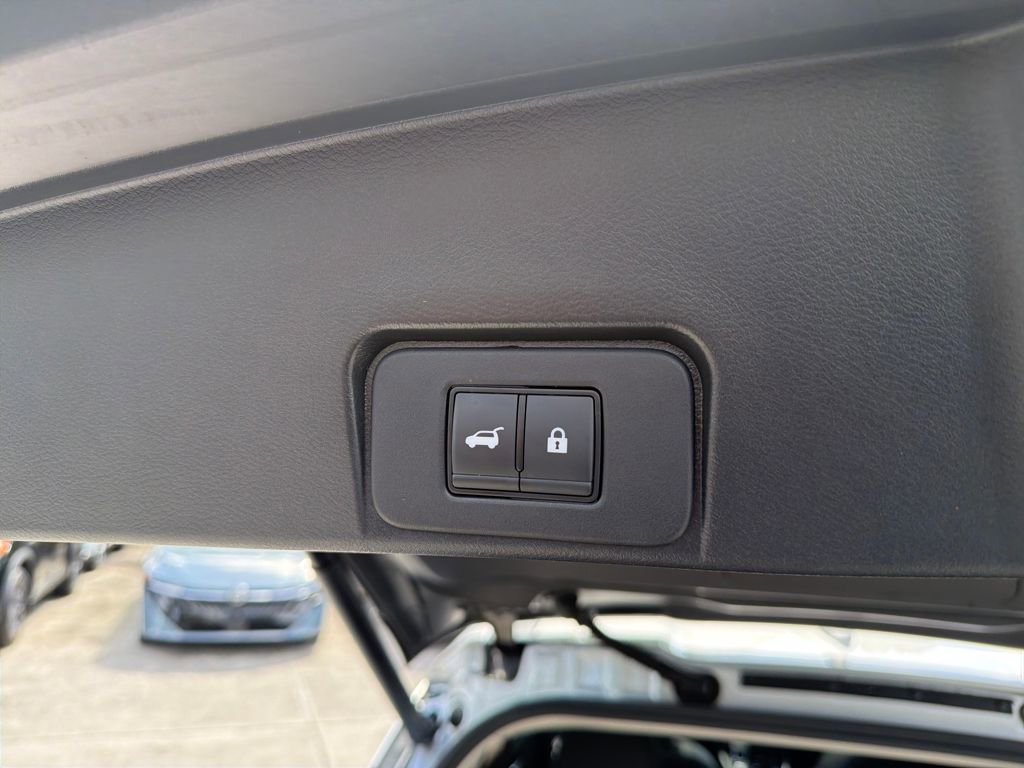 Used 2023 Nissan Rogue SV w/ SV Premium B Package image 34