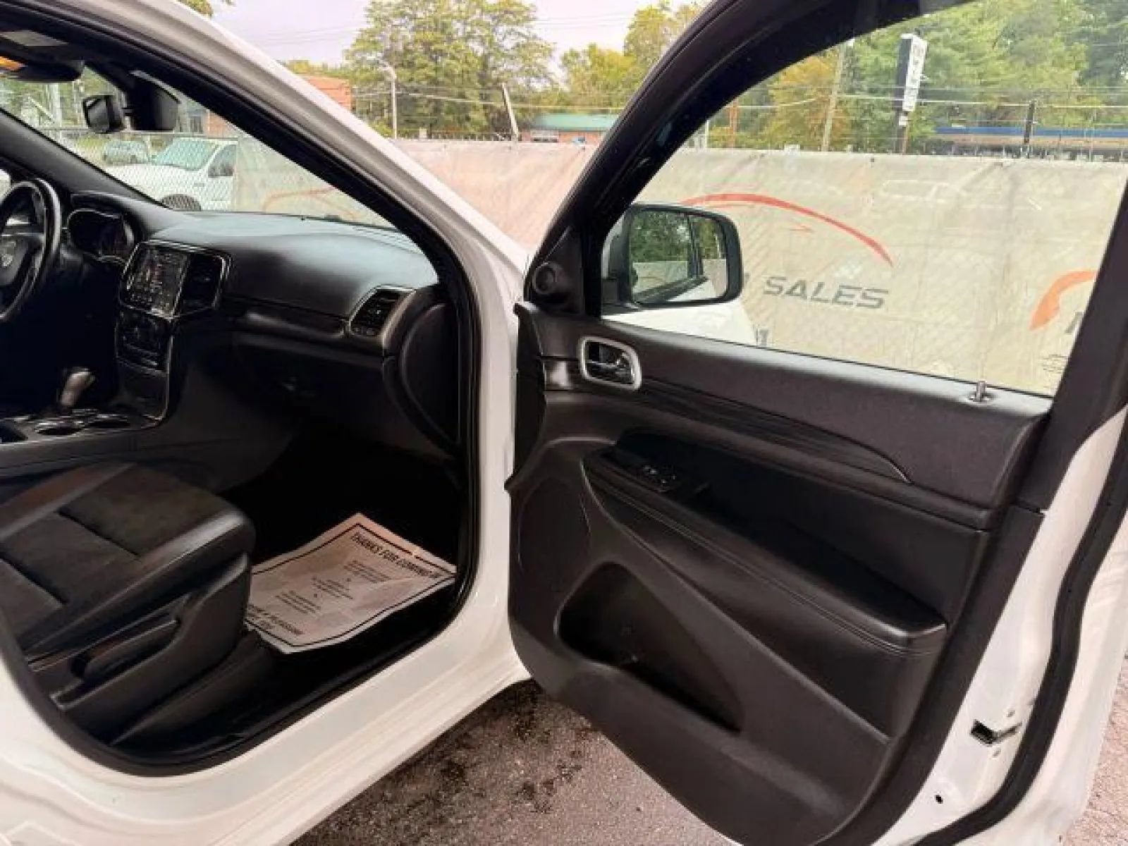 Used 2020 Jeep Grand Cherokee Altitude AWD/4WD image 22