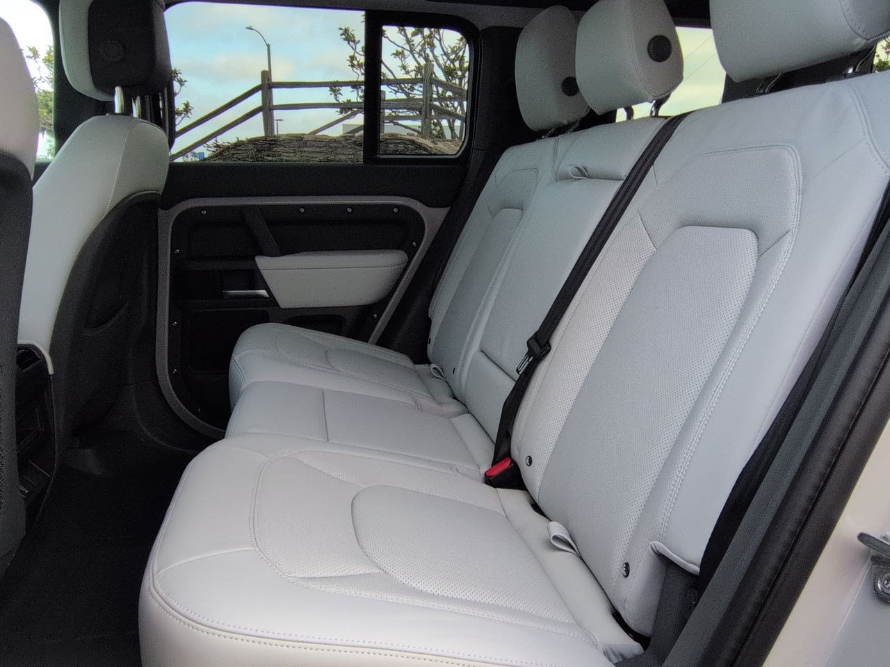 New 2026 Land Rover Defender 110 X-Dynamic SE AWD/4WD image 23