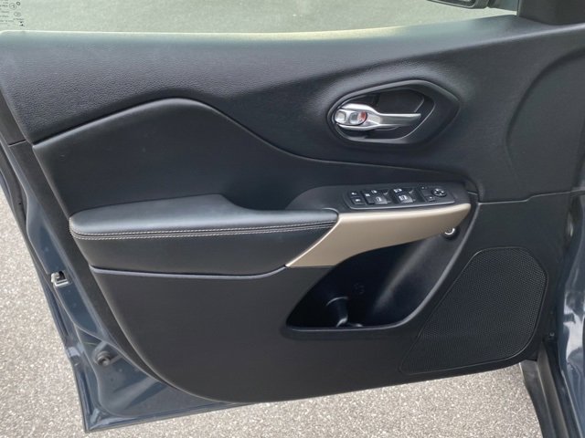 Used 2018 Jeep Cherokee Limited image 11