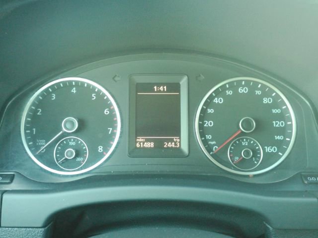 Used 2011 Volkswagen Tiguan SE image 35