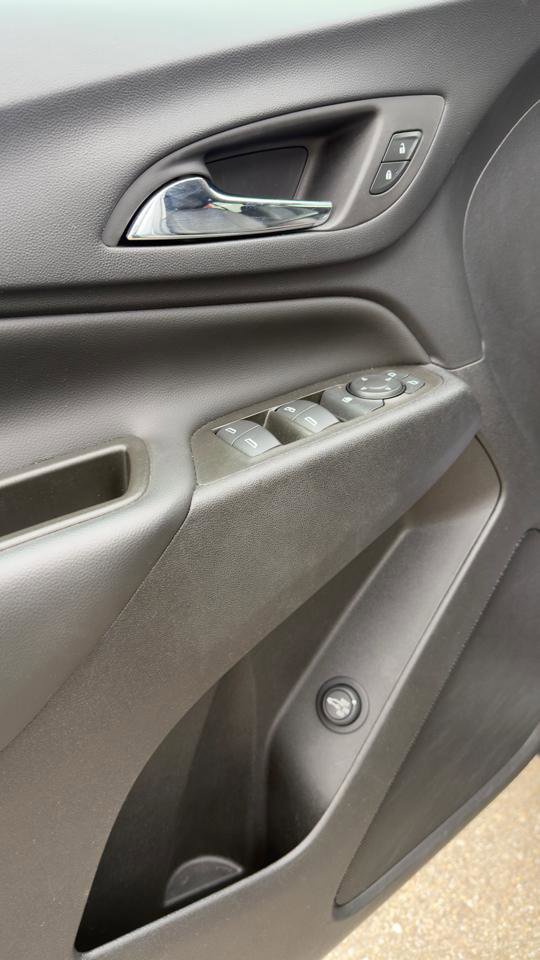 Used 2023 Chevrolet Equinox LT w/ Driver Convenience Package image 14