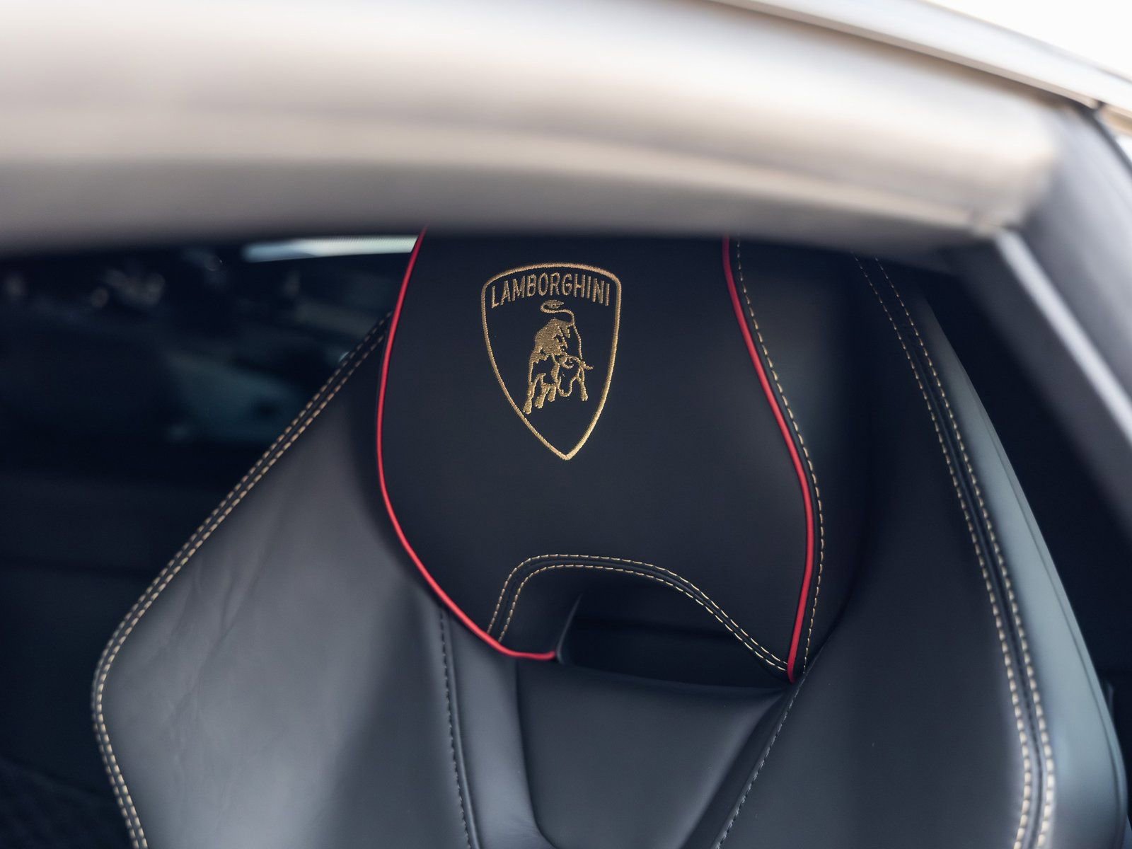 Used 2020 Lamborghini Huracan EVO image 33