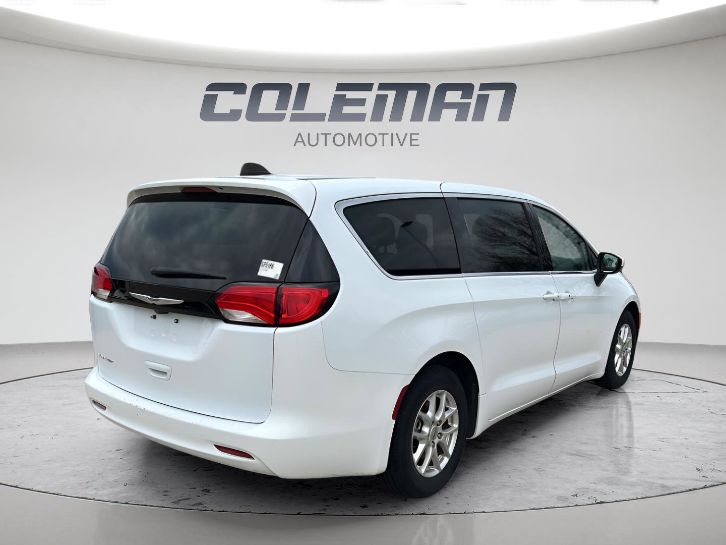 Used 2022 Chrysler Voyager LX FWD image 5
