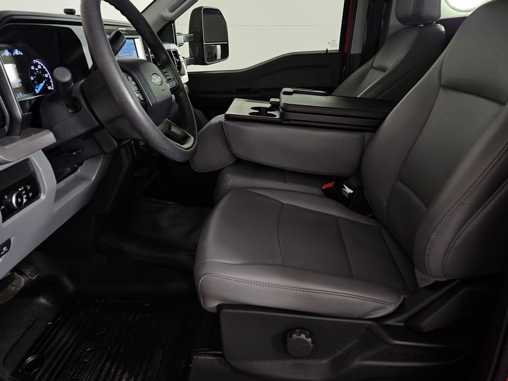 Used 2025 Ford F350 XL w/ XL Chrome Package image 24