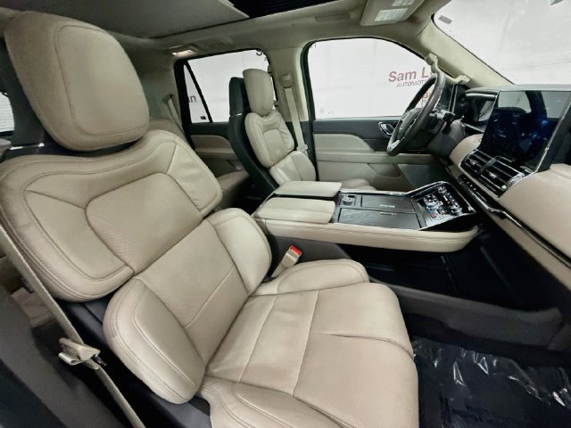 Used 2024 Lincoln Navigator L Reserve AWD/4WD image 31