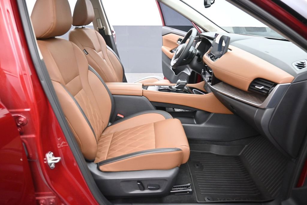 Used 2024 Nissan Rogue Platinum w/ Platinum Premium Package FWD image 27