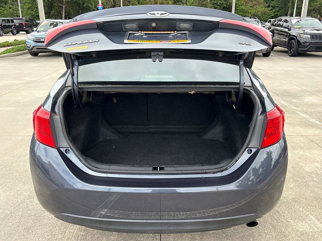 Used 2017 Toyota Corolla SE image 29