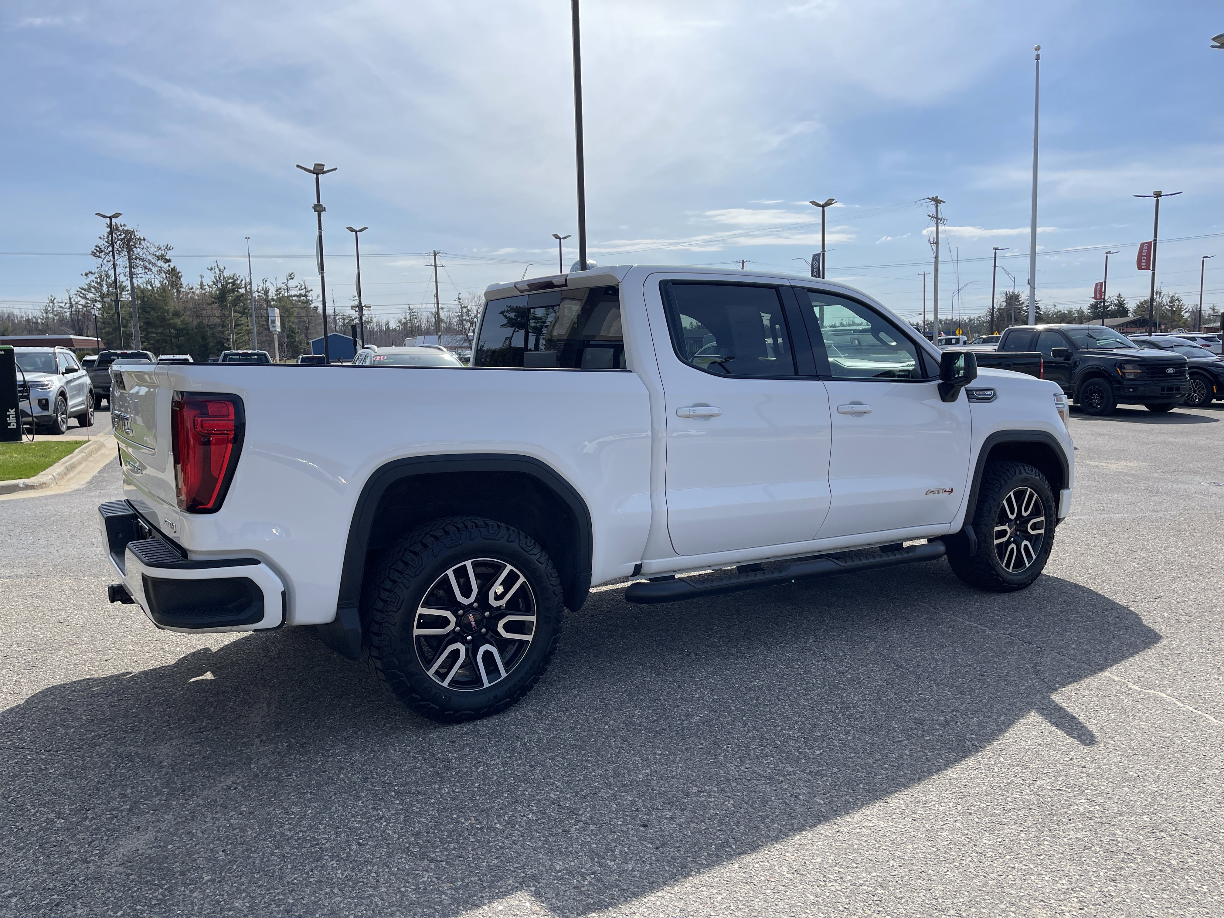 Used 2019 GMC Sierra 1500 AT4 w/ AT4 Premium Package AWD/4WD image 3