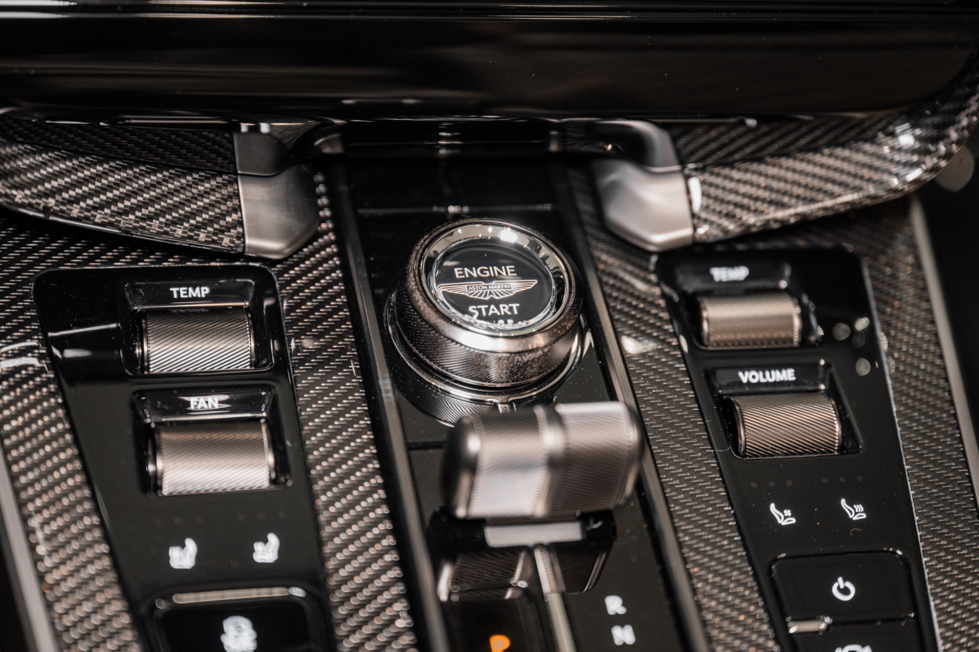 New 2026 Aston Martin Vanquish Convertible RWD image 27