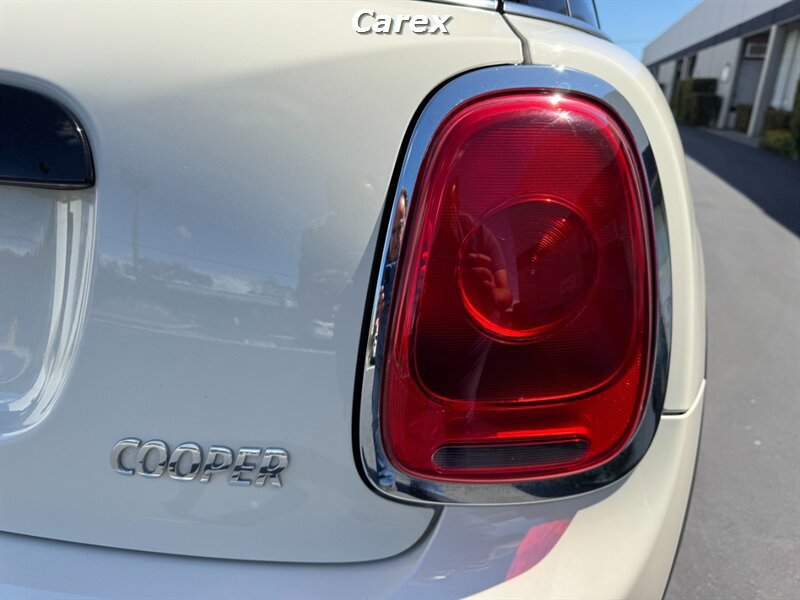 Used 2016 MINI Cooper 4-Door Hardtop image 13