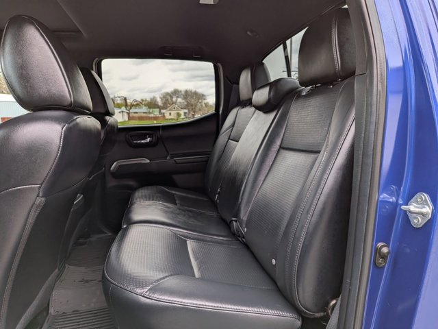 Used 2022 Toyota Tacoma Limited image 24