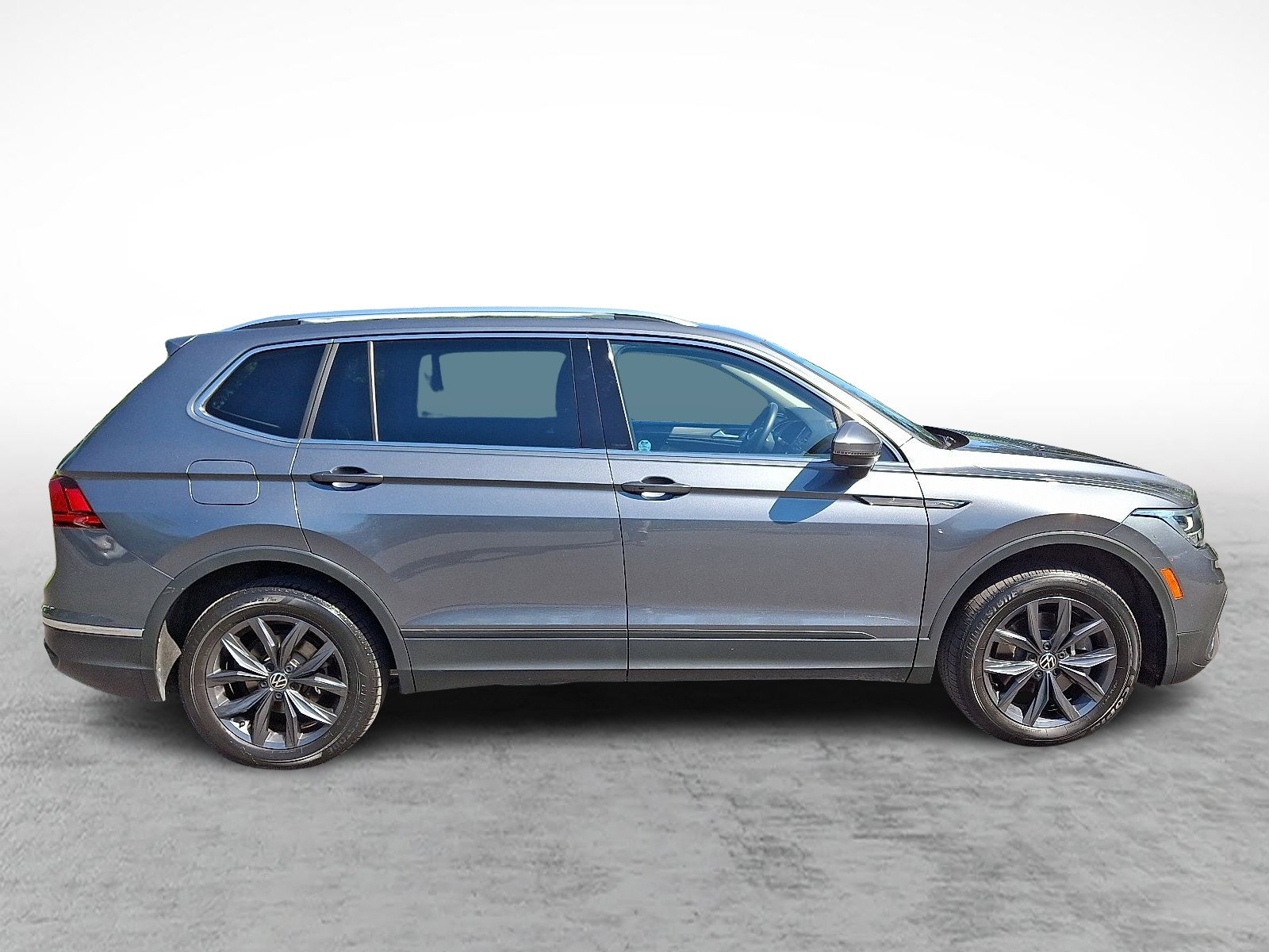 Used 2022 Volkswagen Tiguan SE AWD/4WD image 7