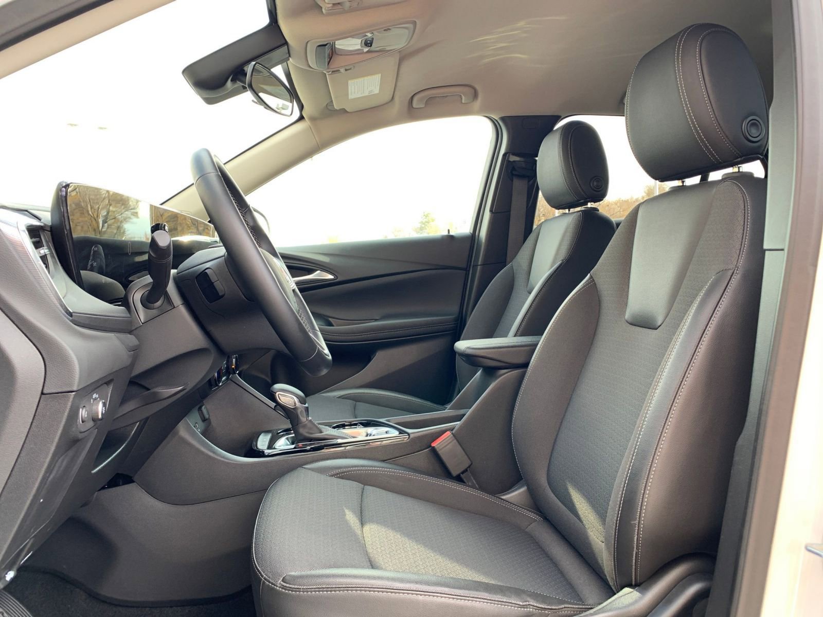 Used 2025 Buick Encore GX Preferred image 24