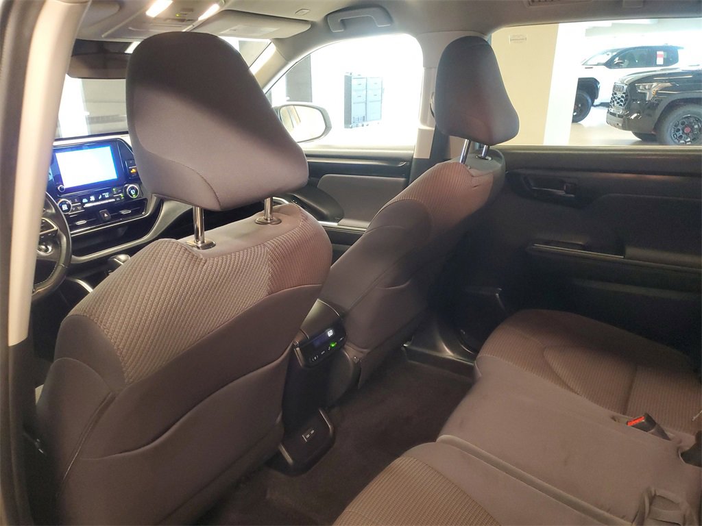 Used 2023 Toyota Highlander LE image 12