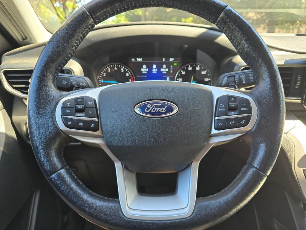 Used 2020 Ford Explorer XLT w/ Equipment Group 202A AWD/4WD image 12