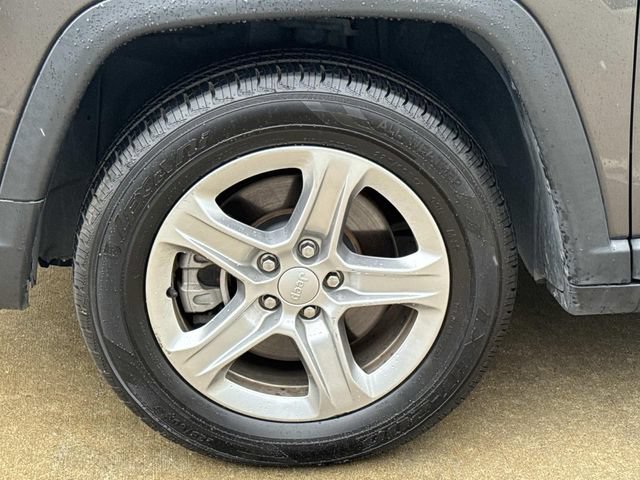 Used 2024 Jeep Compass Latitude AWD/4WD image 5