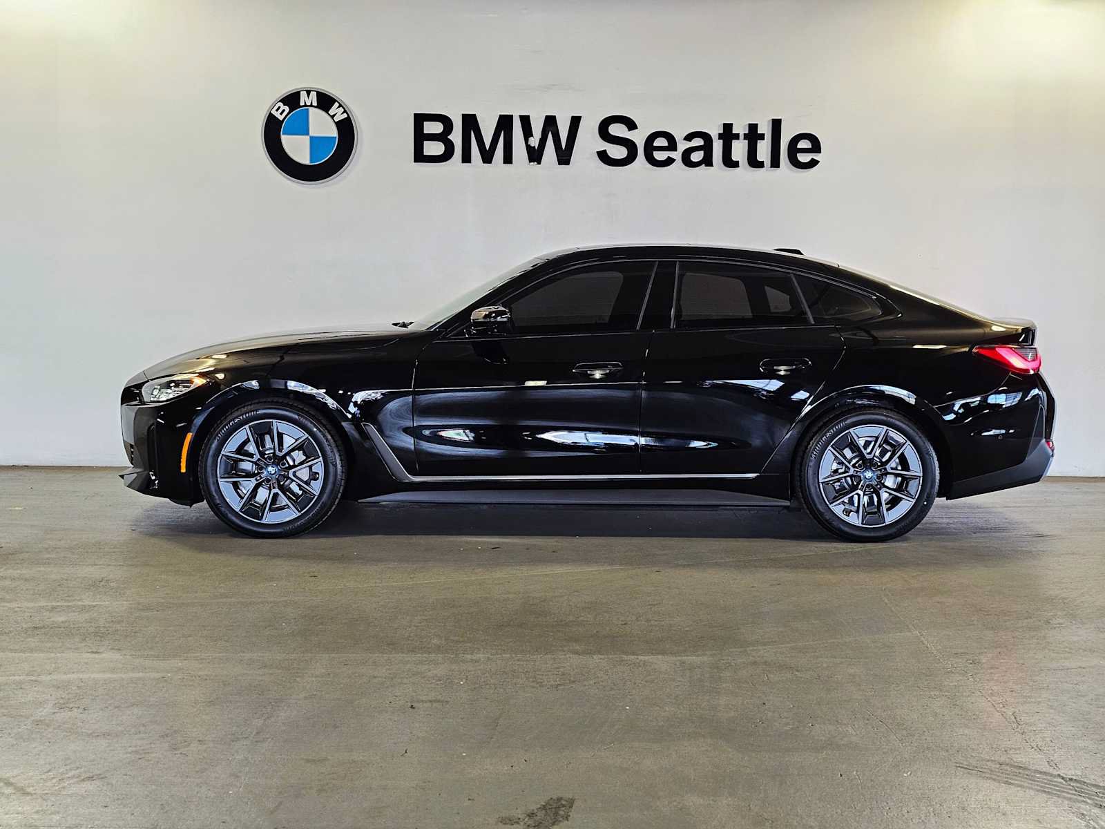 Certified 2023 BMW i4 eDrive35 RWD image 3