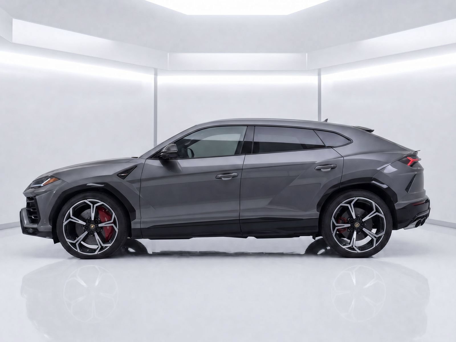 Used 2021 Lamborghini Urus AWD/4WD image 2