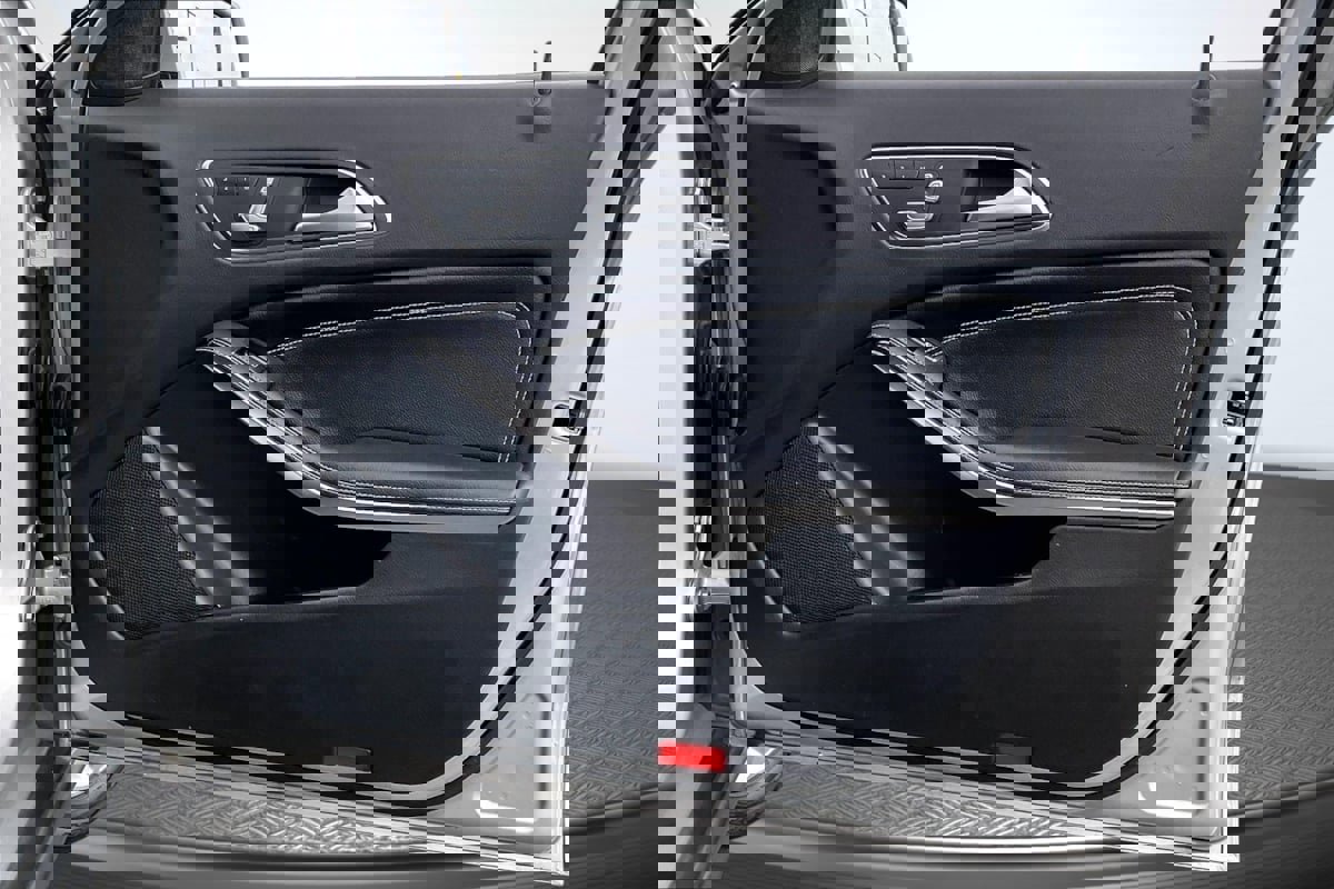 Used 2018 Mercedes-Benz GLA 250 image 24