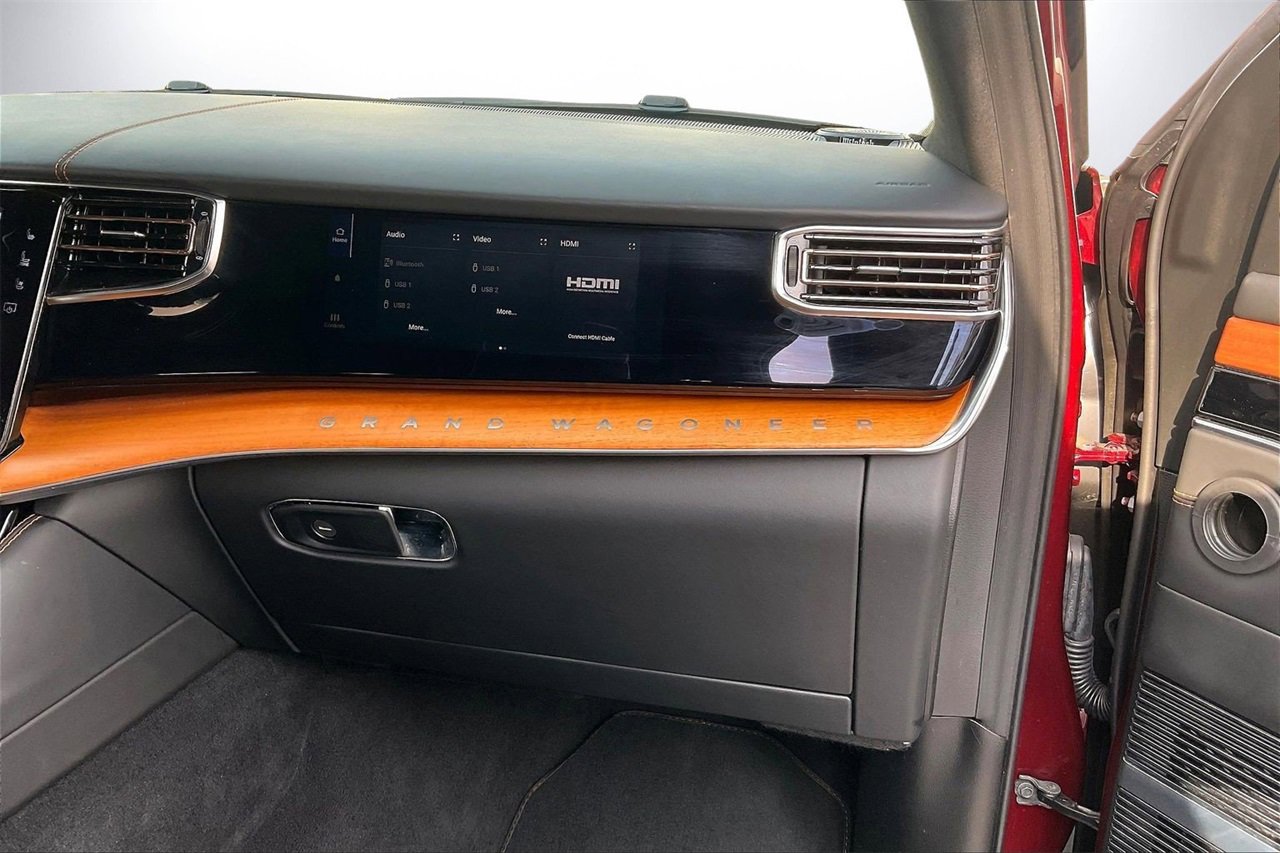 Used 2024 Jeep Grand Wagoneer Series III w/ HD Trailer Tow Package image 22