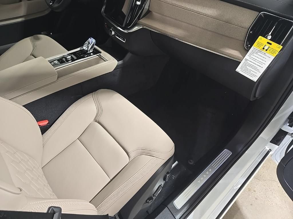 Used 2026 Volvo XC90 B6 Core w/ Protection Package AWD/4WD image 20