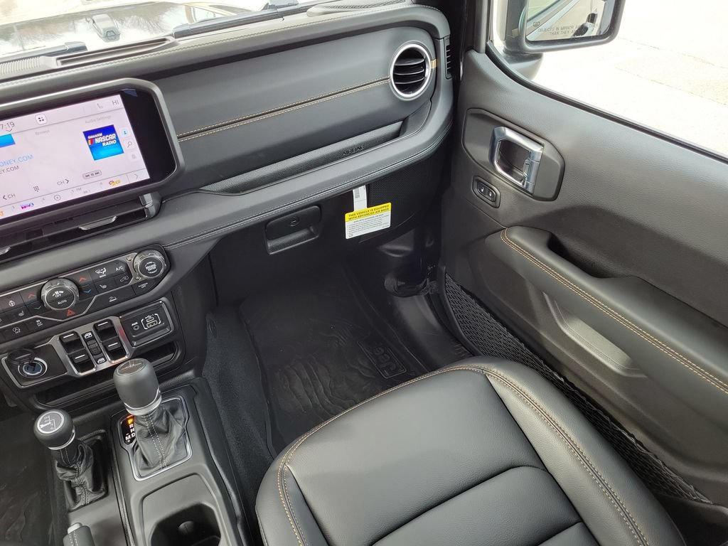 New 2026 Jeep Gladiator Sport AWD/4WD image 16