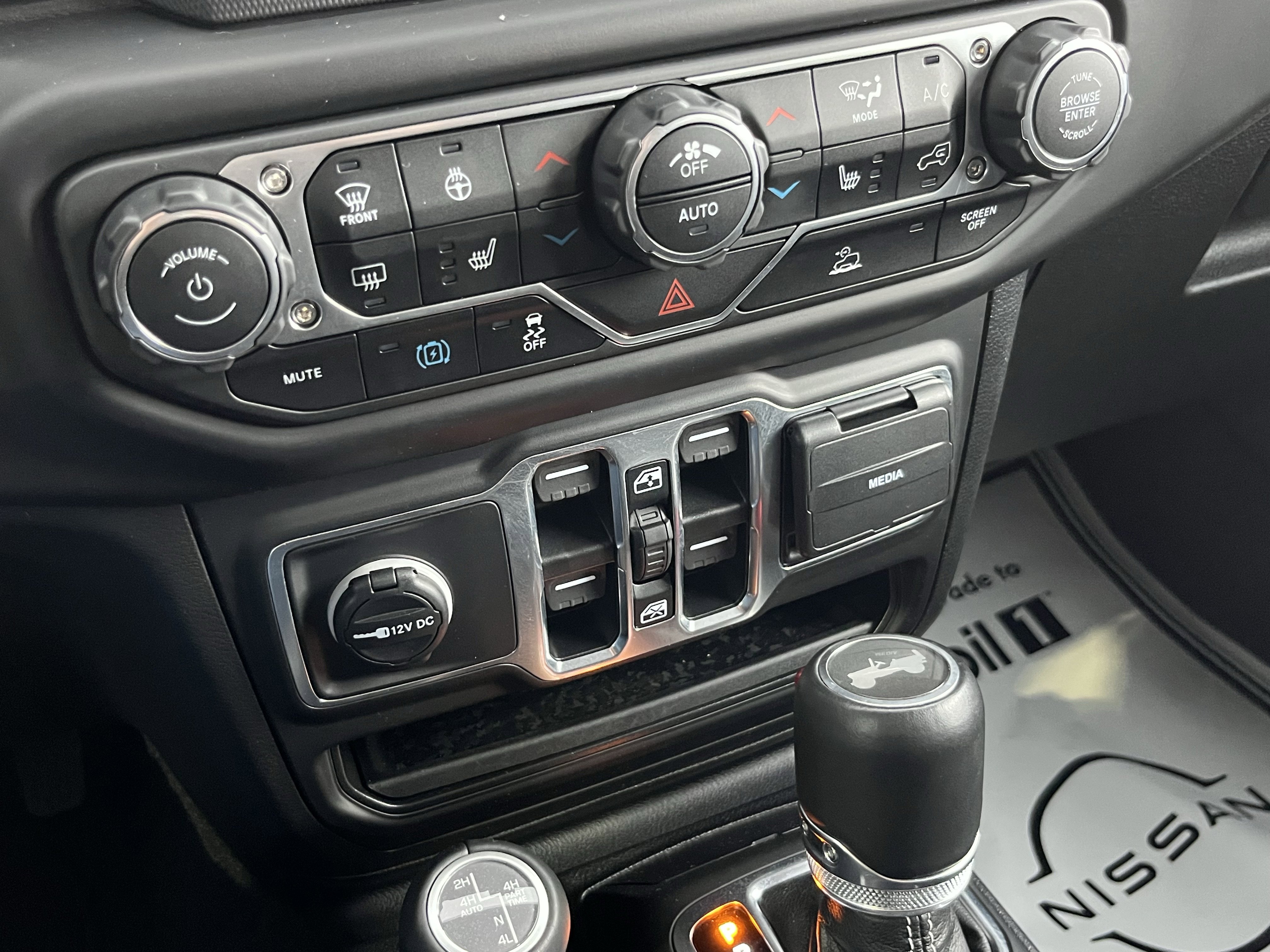 Used 2023 Jeep Wrangler Unlimited Sahara w/ Cold Weather Group image 28