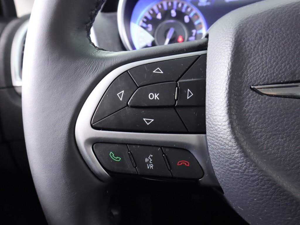 Used 2015 Chrysler 300 Limited RWD image 12