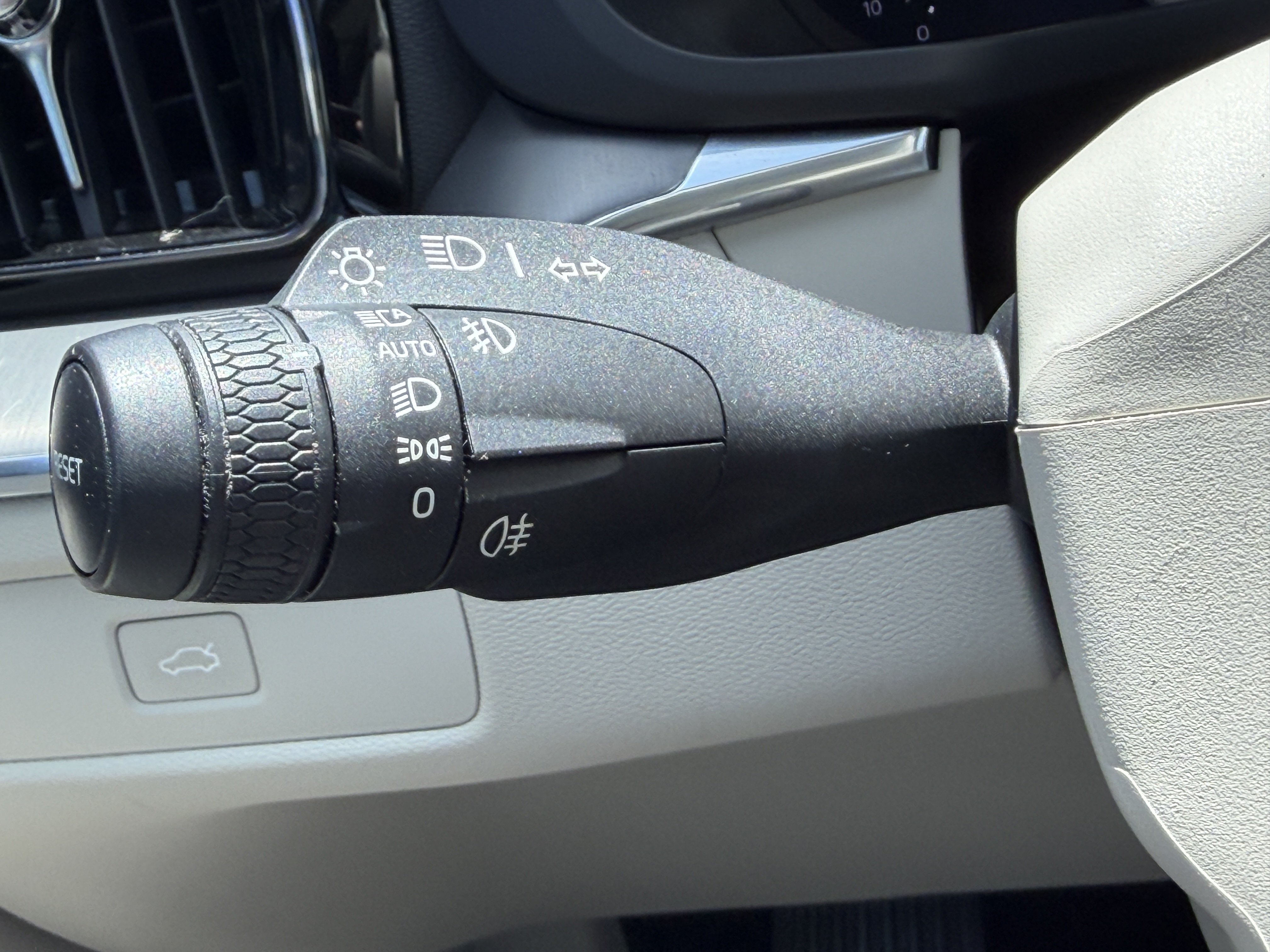 Certified 2024 Volvo XC60 B5 Core AWD/4WD image 27