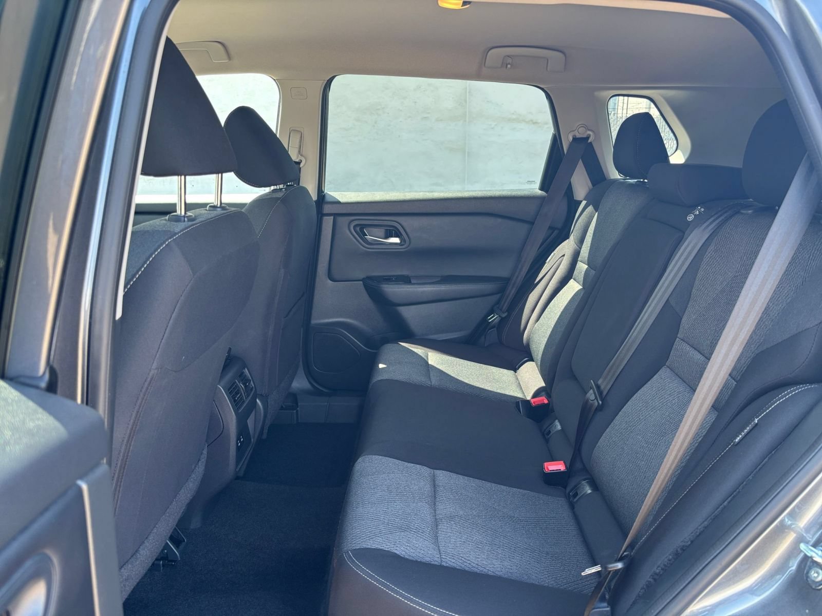 Used 2025 Nissan Rogue SV FWD image 28
