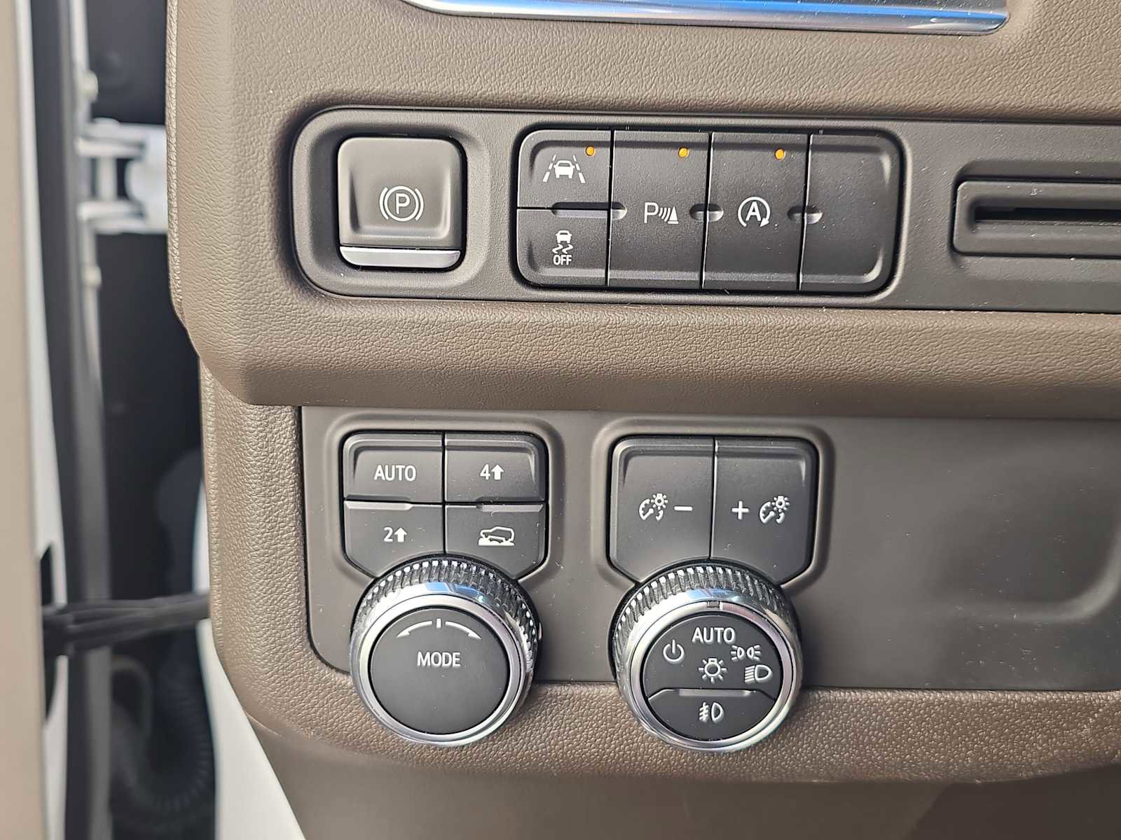 Used 2023 GMC Yukon SLT image 25