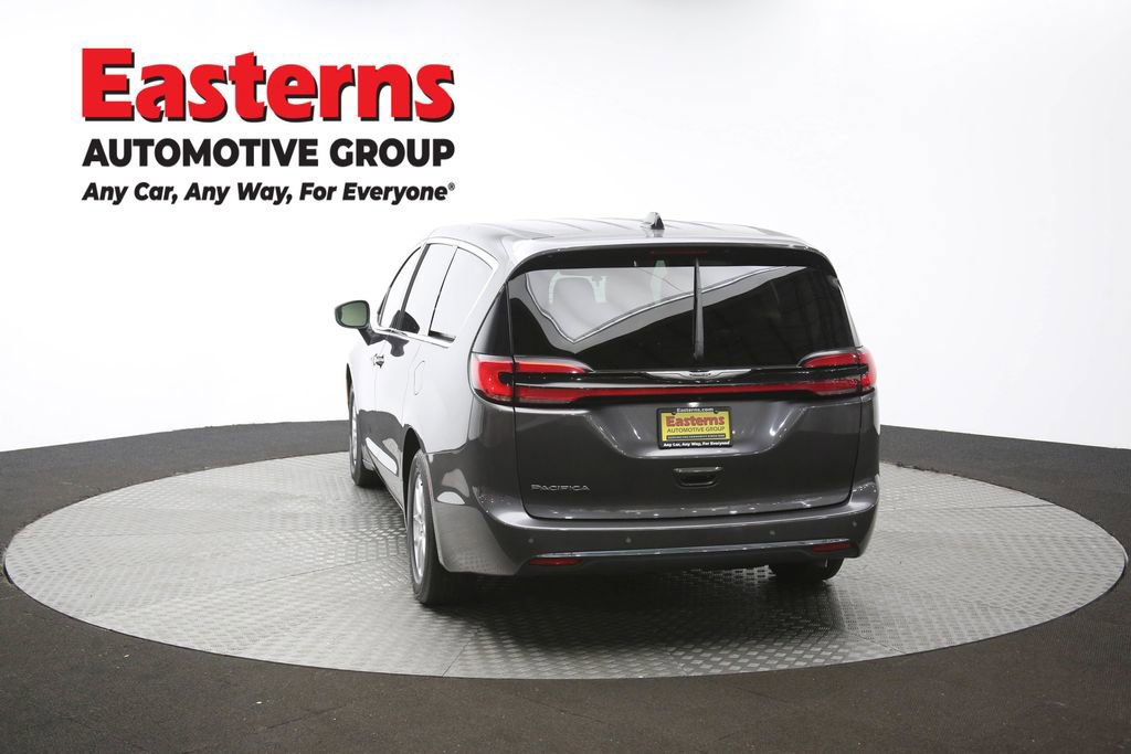 Used 2023 Chrysler Pacifica Touring-L image 40