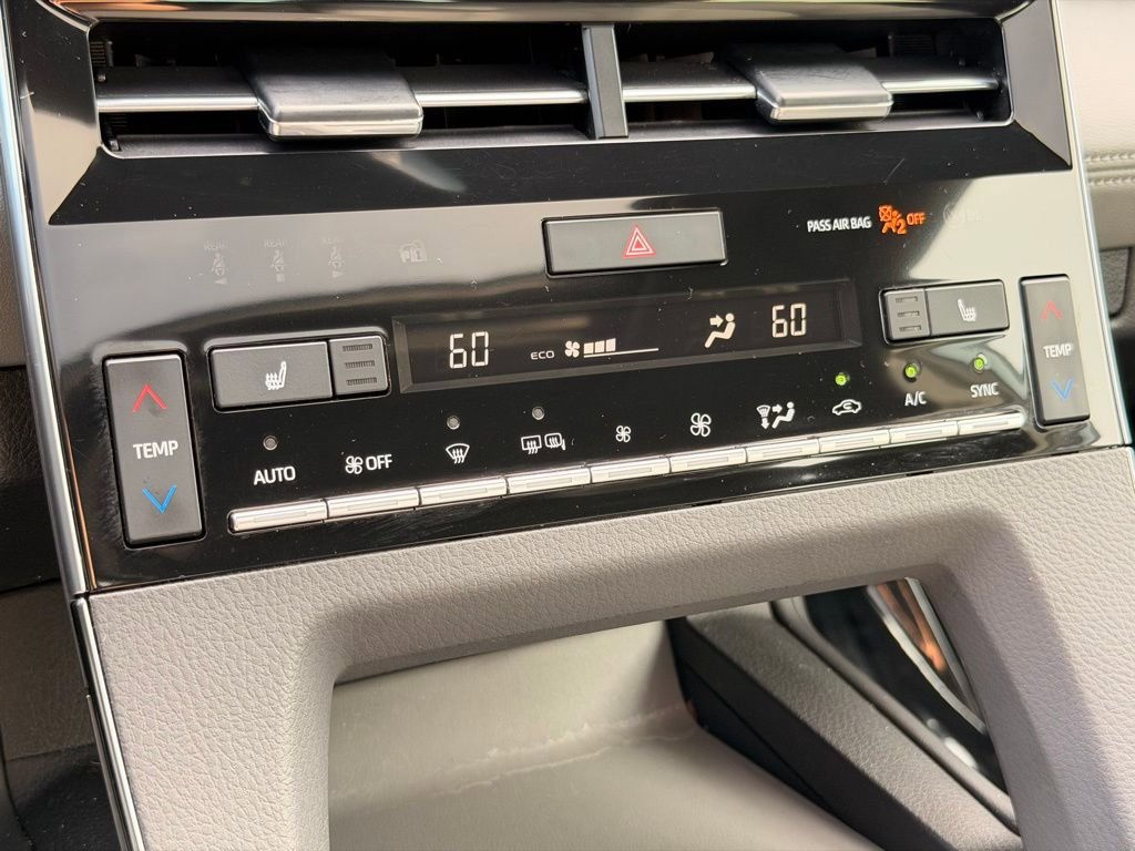 Used 2021 Toyota Avalon XLE w/ Moonroof Package FWD image 33
