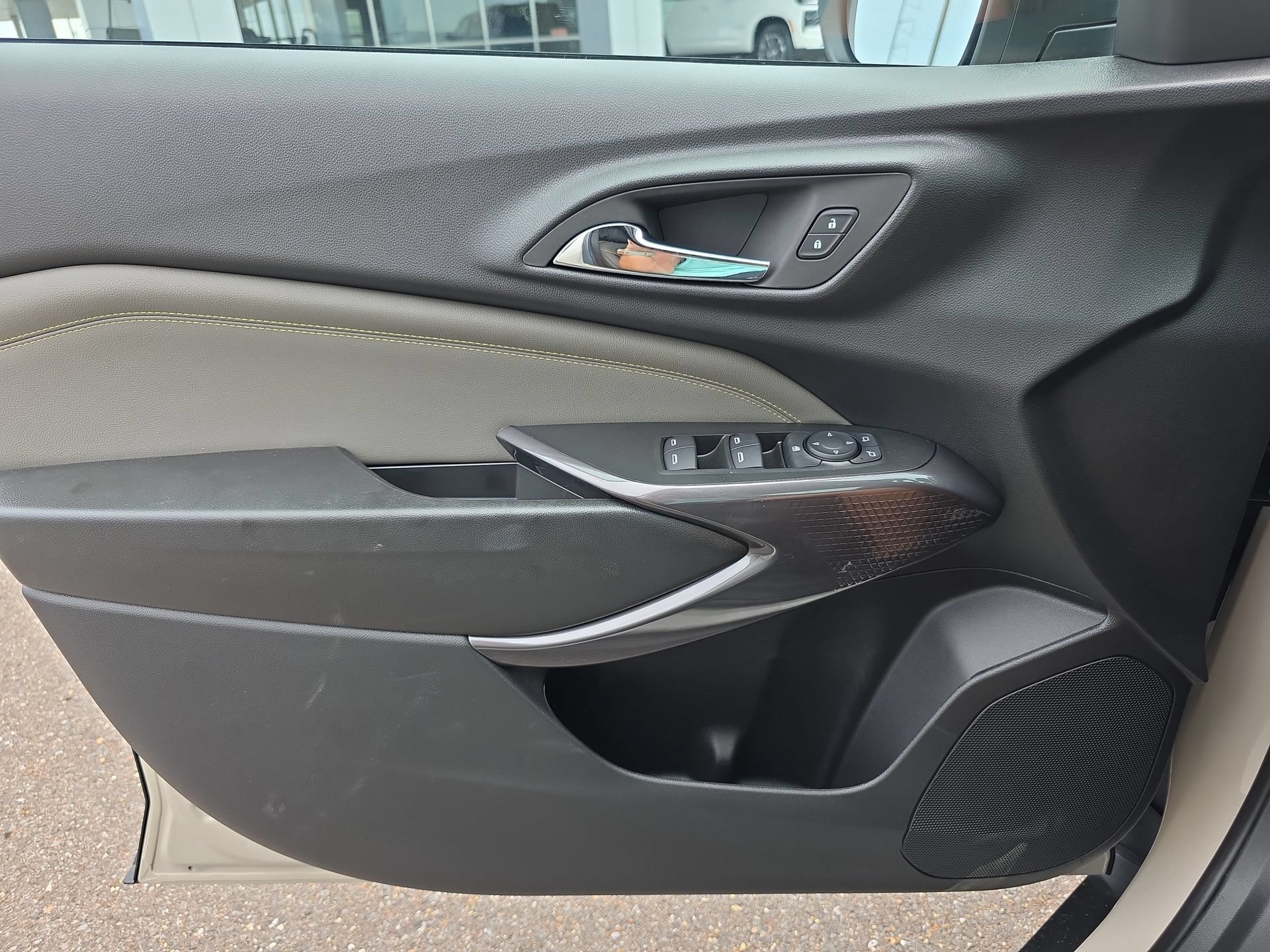 New 2026 Chevrolet Trax ACTIV w/ Sunroof Package FWD image 17