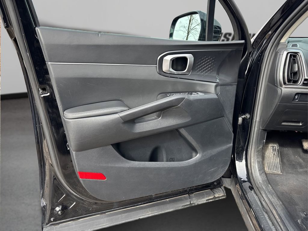 Used 2025 Kia Sorento S image 22