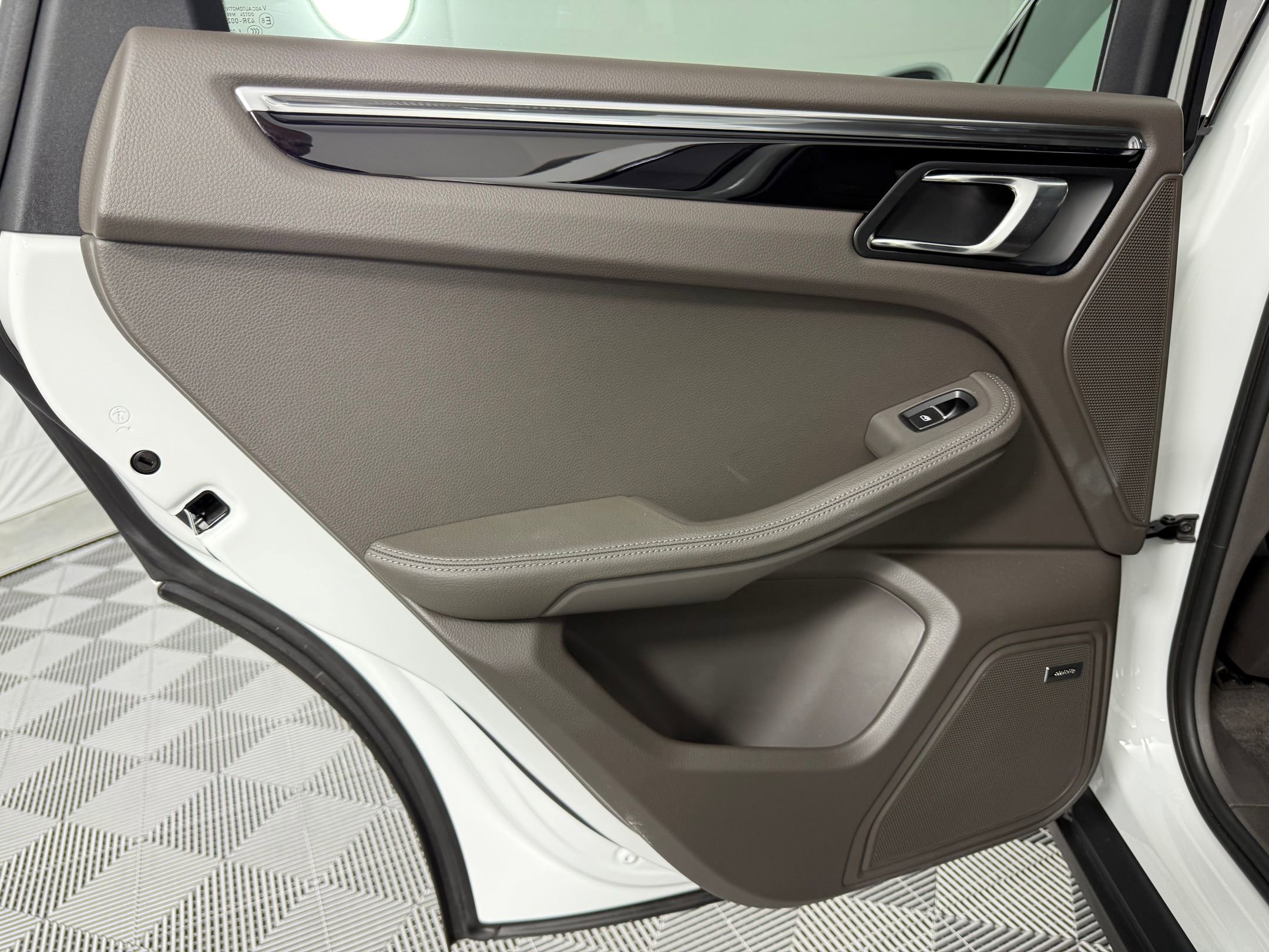 New 2025 Porsche Macan image 17