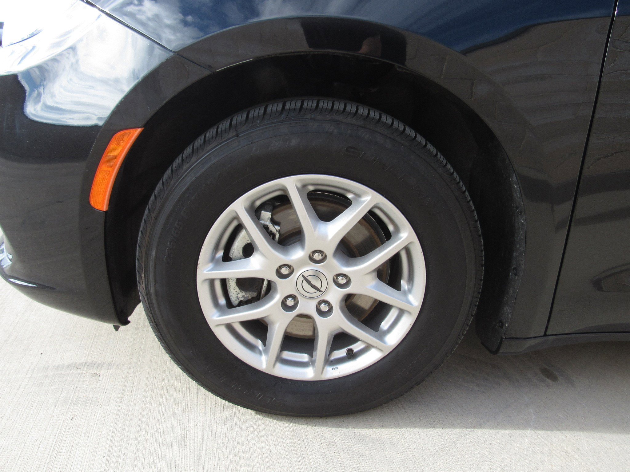 Used 2024 Chrysler Pacifica Touring-L image 4