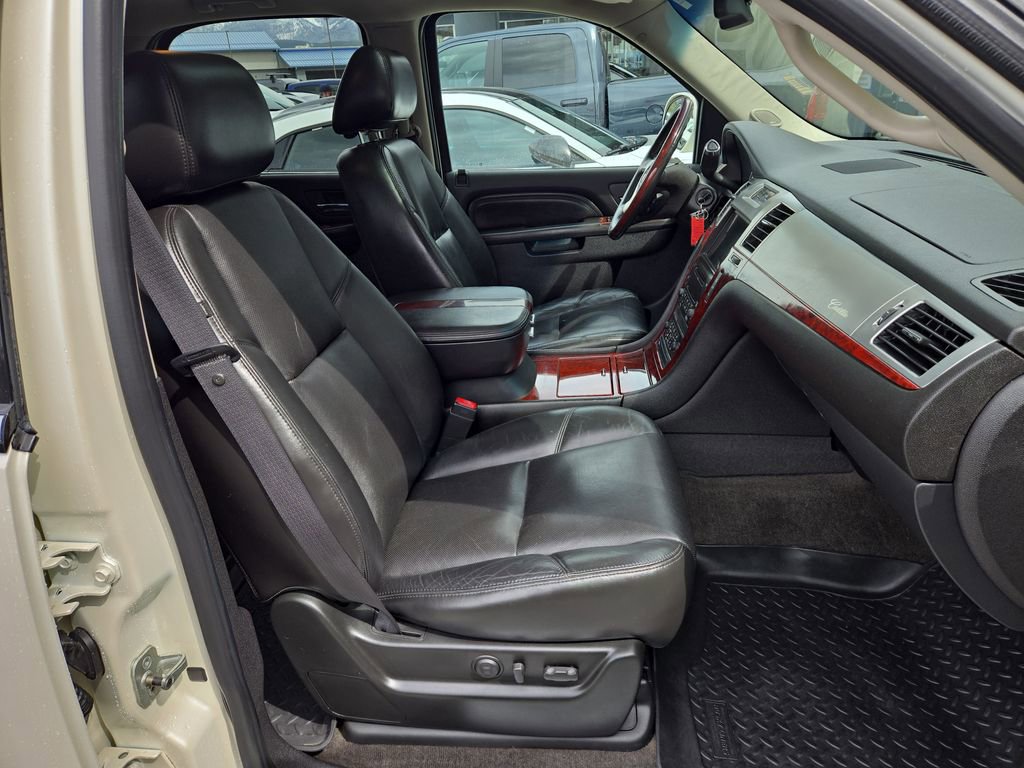 Used 2010 Cadillac Escalade AWD image 18