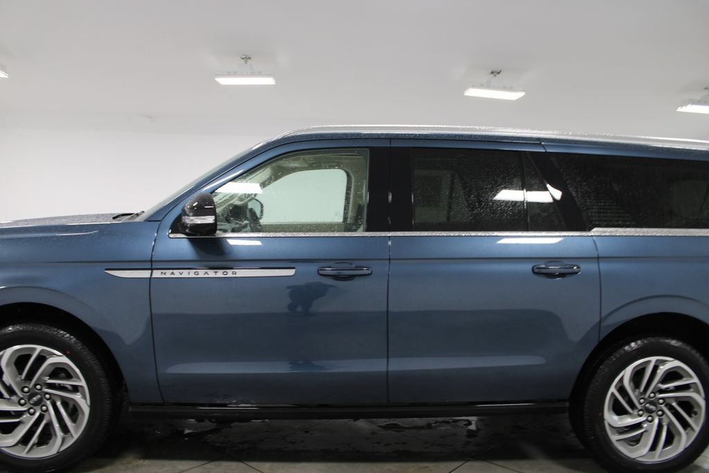 New 2027 Lincoln Navigator L Reserve RWD image 5