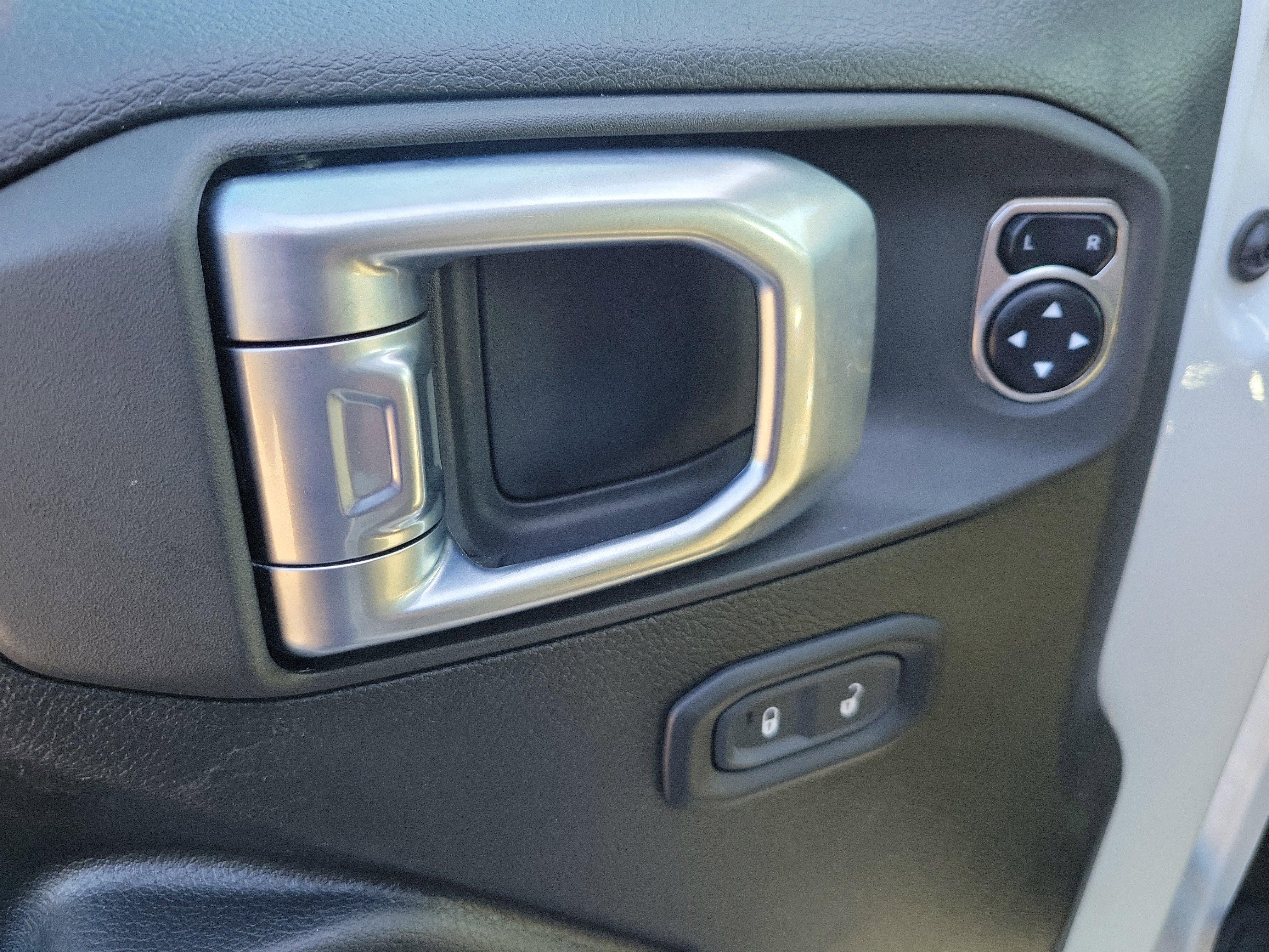 Used 2024 Jeep Wrangler Unlimited Rubicon image 20