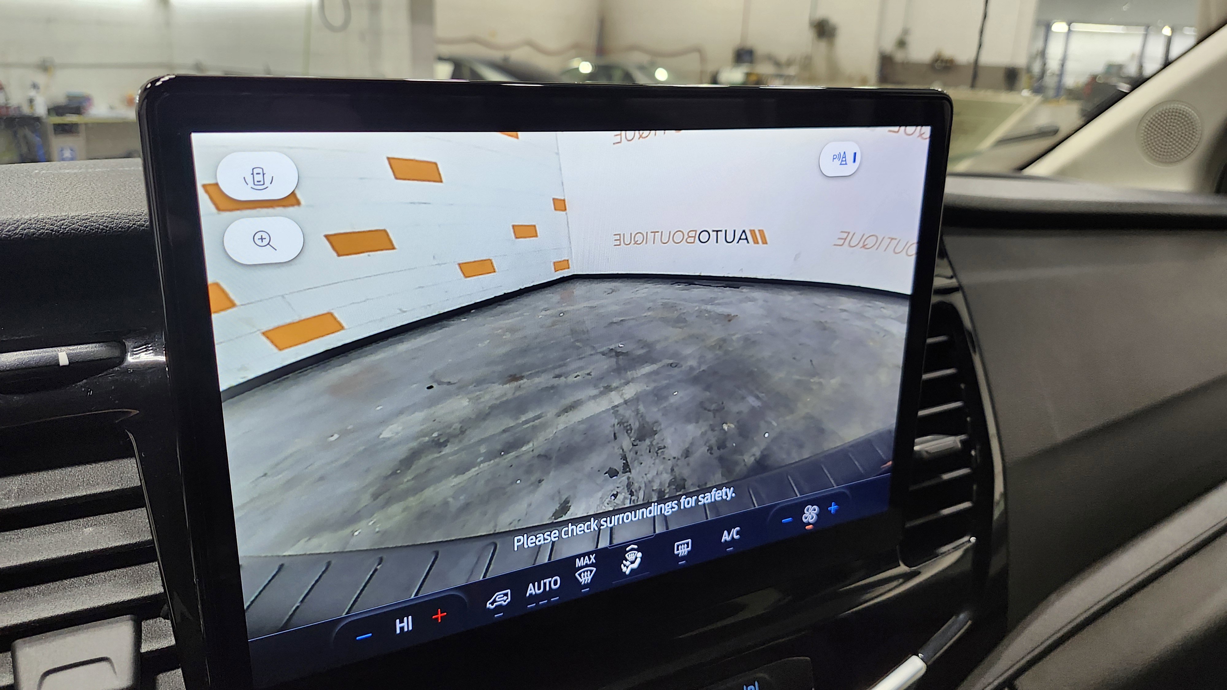 Used 2023 Ford Transit 350 XLT image 2