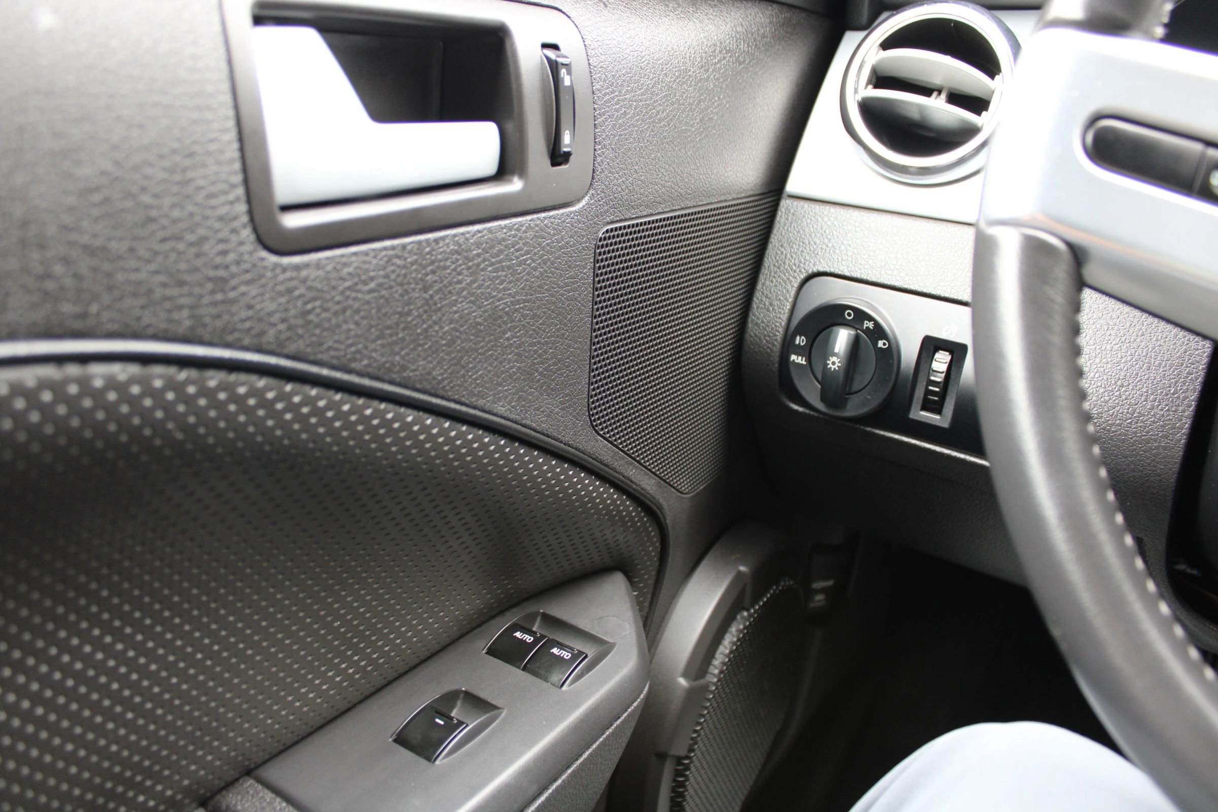 Used 2006 Ford Mustang GT image 23