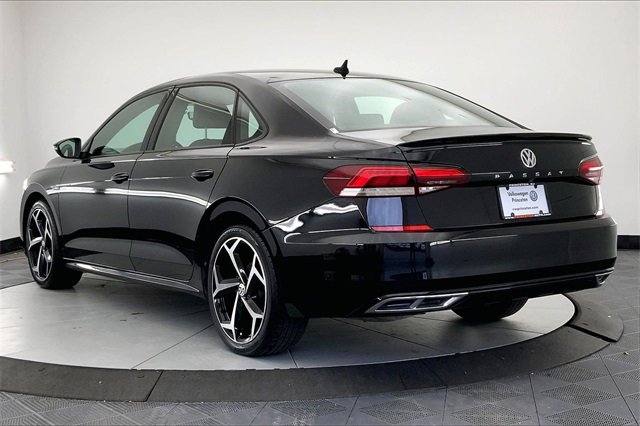 Used 2022 Volkswagen Passat 2.0T R-Line image 4