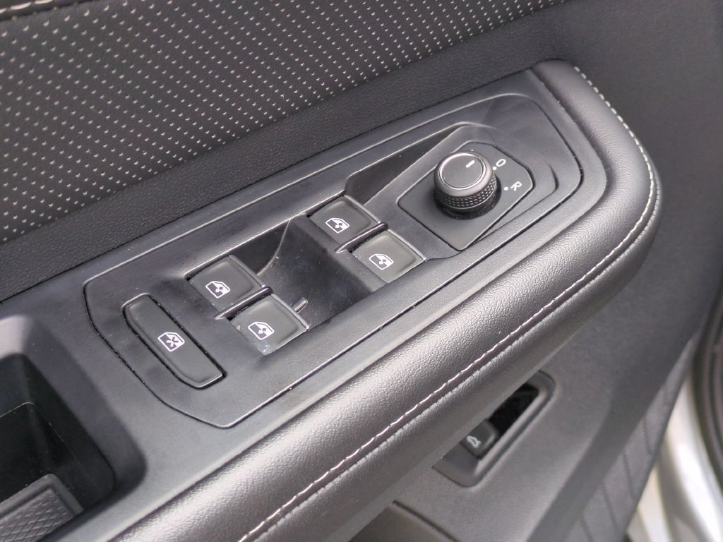 Used 2025 Volkswagen Atlas Cross Sport SE FWD image 13