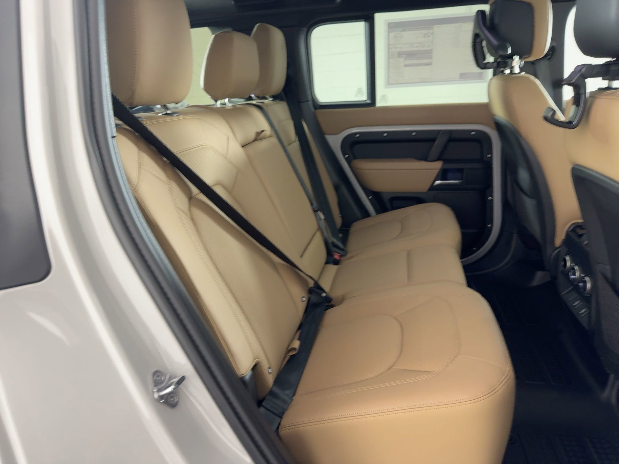 New 2026 Land Rover Defender 110 X-Dynamic SE image 26